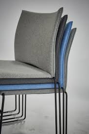 Zeitlos Elegant Und Stapelbar Mathilda Von Raumfreunde Stuhle Esszimmer Stapelbar Filz Ideenhaus Gepolsterte Esszimmerstuhle Stuhle Stapelbar Stuhle