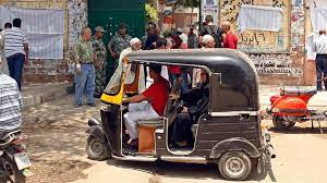 Fresh lettuce, romaine, spring mix, cucumber, carrot, chicken, & shrimp rolled in rice paper served with peanut sauce. Cairo Tuk Tuk Ban Could Leave Commuters Stuck Stuck Al Monitor The Pulse Of The Middle East