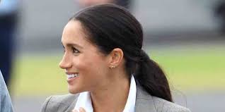 Create a sleek ponytail in 3 easy steps. Meghan Markle S Sleek Ponytail In Australia The Duchess Of Sussex S Ponytail Hairstyle