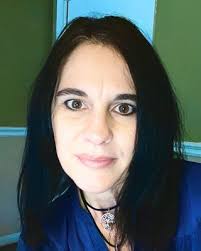 Holly Wingate's Instagram, Twitter & Facebook