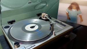 Lanzan vinilo Comfort y música para volar, el unplugged de Soda Stereo - La  Tercera