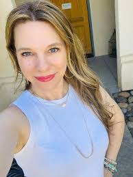 Erin Roche's Instagram, Twitter & Facebook