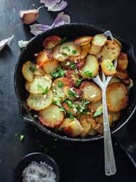 Recette De Pommes De Terre Sarladaises Par Julie Andrieu Pomme De Terre Sarladaise Recettes De Cuisine Recette