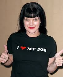 Ncis Star Experiences The Dangers Of Hair Dye Dyed Hair Hair Dye Allergy Black Hair Dye