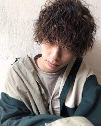 秋吉拓也 メンズヘア 無造作マッシュ ツイストスパイラルさんはinstagramを利用しています twist spiral ㅤ ㅤ 最近ほぼ全ておまかせでやらせてくれる yuumode ㅤ ミルク系のハードワックスで 放射状にかき降ろすだけの メンズパーマ ツイストパーマ メンズ