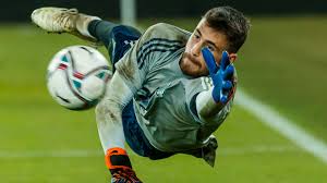 Unai simón, sin apenas hacer ruido, es el indudable dueño de la compleja portería de san mamés y parece que el club de ibaigane tiene en unai simón portero de primer nivel para muchos años. Seleccion Espanola Unai Simon Es De La Cuerda De Casillas Marca