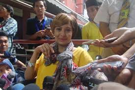 Yana zein mengidap kanker payudara sejak tahun 2015, yang kemudian menyebar ke liver dan kelenjar getah bening. Tujuh Fakta Kehidupan Yana Zein Sebelum Meninggal Dunia Nomor 5 Dan 6 Bikin Hati Trenyuh