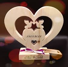 Geschenk Zur Hochzeit Aus Zirben Holz Mit Namen Und Datum Ein Einzigartiges Und Pers Hochzeitsgeschenke Holz Personliches Hochzeitsgeschenk Geschenke Aus Holz
