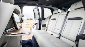 The cullinan will come with two rows of seats and can welcome up to five passengers. Rolls Royce Cullinan Der Luxus Suv Adac