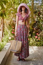 Tendencias de moda primavera verano 2021 que te ayudarán no sólo a saber que colores te quedan, sino también a como vestir a la. 5 Looks Que Resumen Todas Las Tendencias De La Primavera Verano 2021 Vogue Espana
