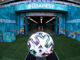 Erzählen sie uns, wer sie sind, was sie tun, ob sie etwas mit fußball verbindet. 5g172cv8urxlnm