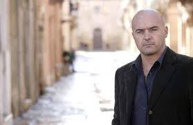 Includes an episode list, cast and character list salvo montalbano is the police commissioner of vigàta, a gruff character who is responsible and serious at. Il Commissario Montalbano Al Cinema Metropolitan Magazine