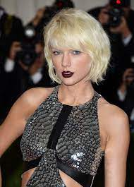 Why do girls dye your hair an unnatural color? Psa Taylor Swift Dyed Her Hair Again And It S Giving Us Blonde Envy Hellogiggles