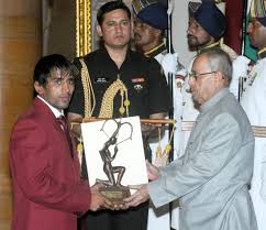 Band alla bola tau band ka bhaa( rate )nahee hota. à¤¬à¤œà¤° à¤— à¤ª à¤¨ à¤¯ à¤µ à¤• à¤ª à¤¡ à¤¯