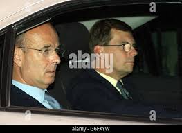 JOHN SCARLETT AND SIR DAVID OMAND ARRIVE AT THE HUTTON ENQUIRY.26/8/03  PILSTON Stock Photo
