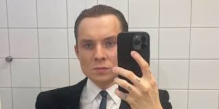 Ralph Kamiński podczas Gali Orłów 2025. Artysta przyznał się, że zaliczył  wpadkę