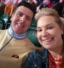 Could someone change the background of this picture please we went