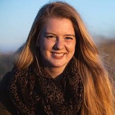 Laura Moller's Instagram, Twitter & Facebook