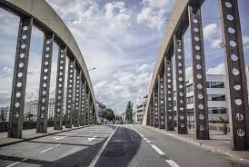 Thismonument was created by shelomo selinger to commemorate the french jews imprisoned in the camp at drancy, france. Le Pont Reliant Le Bourget A Drancy Autour De Paris Le Nouveau Guide Du Grand Paris