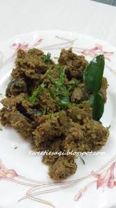 Merupakan masakan tradisi negeri sembilan, daging salai lemak cili api memang satu lauk yang anda perlu cubalah versi rendang mereka yang cukup lazat sekali. Rendang Daging Cili Api Alkaroman