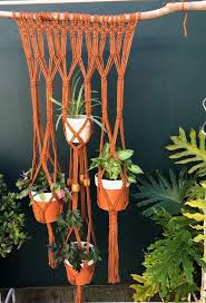 Boho Garten Garten Boho Garten Jardin Boheme Jardin Boho Boho Fas In 2020 Pflanzenschaukel Pflanzenhalter Makramee Wandbehang Muster