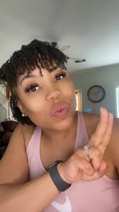 yoweezy15 this was a game day tradition of Ole Miss Women's Basketball when  and if our manager hit a half court shot Coach Ross had to come up off that  moneyyyy. 🤑🤑🤑