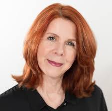 Julie Roe's Instagram, Twitter & Facebook