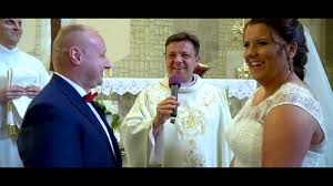 Robert balcerzak, monika chwajoł x nieokiemznani. Rewelacyjny Ksiadz Na Slubie Malwiny Krzysztofa Youtube