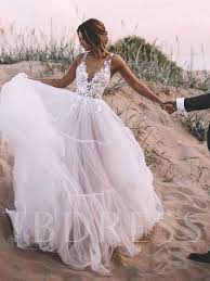 Straps V Neck Appliques Garden Wedding Dress 2020 Wedding Dresses Lace Cute Wedding Dress Beach Wedding Dress