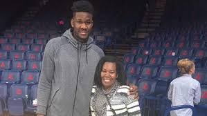 Deandre edoneille chidike ayton (born july 23, 1998) is a bahamian professional basketball player for the phoenix suns of the national basketball association (nba). Andrea Ayton Deandre Ayton S Mother 5 Fast Facts Heavy Com