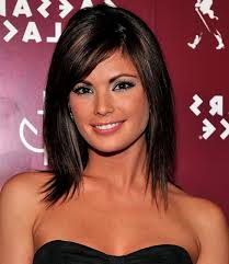 Beautiful hair shines despite minimal styling. Medium Layered Haircut With Side Bangs Medium Layered Hair Medium Layered Haircuts Medium Length Hair Styles