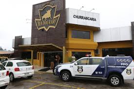 O prefeito rafael greca fez um pronunciamento em vídeo no. Fiscalizacao Fecha Churrascaria Em Curitiba Lotada De Clientes Em Domingo De Lockdown Bem Parana