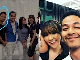 Penyanyi gisella anastasia alias gisel akhirnya berterus terang mengenai video syur berdurasi 19 detik yang beredar luas di tengah masyarakat. Ternyata Pria Ini Yang Diduga Sosok Pria Dalam Video Syur 19 Detik Mirip Gisel Indozone Id