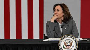 Kamala Harris'in Kendini Tanımlama Sorunu, Yorum Kadir Üstün