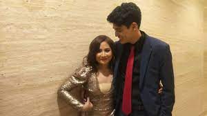 Penampilan prilly latuconsina menyanyikan lagu boneka abdi di panggung iboma. Prilly Latuconsina Maxime Pacar Terbaik Di Dunia
