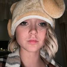 Emma Biddle (@emmalucyxox)