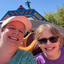 Can Dollywood souvenir cups be used at the waterpark the next day?