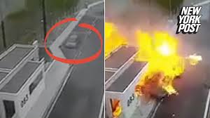 Aug 27, 2010 she was killed instantly, and, much to her family's horror, nine grisly nikki catsouras car crash photos found their way onto the internet and went viral. Nikki Catsouras Car Crash Photo Nikki Catsouras Photographs Graphic