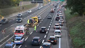 Incidente in tangenziale nord a pavia intorno alle 14.45, nel tratto tra l'uscita di via olevano e l'innesto sulla tangenziale ovest/sp. Incidente Tangenziale Ovest Code Per 4 Km Youtube