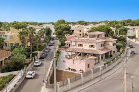 ☎ 0034 971 66 92 93 Villa Im Ortskern Mit Grosser Terrasse Und Pool Kaufen In Can Picafort Mallorca