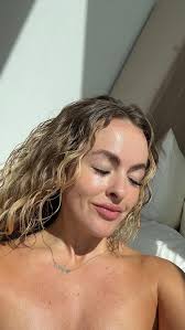 Morning 🧖🏼‍♀️🫧💦, @beautypie YouthBomb serum , @renskincare Everhydrate  moisture replenish cream , @ultravioletteau SPF 50+, @origins Ginzing eye  cream , @laneige_europe Lip sleeping mask