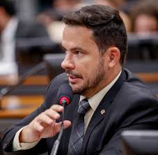 Capitão Alberto Neto pede liberação do Fundo Nacional de Aviação para  desenvolvimento da aviação regional