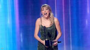 للمرة السادسة.. تايلور سويفت "فنانة العام" | سكاي نيوز عربية