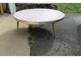 Browse 47 mosaic tile coffee table on houzz whether you want inspiration for planning mosaic tile coffee table or are building designer mosaic tile coffee table from scratch, houzz has 47 pictures from the best designers, decorators, and architects in the country, including design for less and the cousins. Vintage Mid Century Modern Mcm Round Coffee Table With Mosaic Tile Top 667502 Auctionninja Com