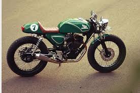 Setelah mendapatkan perlengkapan yang diinginkan, kamu mulai bisa mendatangi bengkel atau rumah modifikasi untuk mengubah tampilan motor menjadi cafe racer. Mau Bikin Cafe Racer Dari Honda Tiger Contek Aja Yang Satu Ini Gridoto Com
