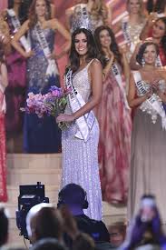1 2 vega se desempeña como empresaria e imagen de marcas internacionales como bmw, adidas, falabella, pantene entre otras. Miss Universe Paulina Vega Who Is The Miss Colombia Beauty Hollywood Life