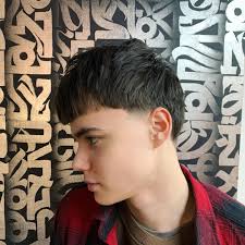 Lauri Barber's Instagram, Twitter & Facebook