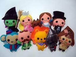 Wizard Of Oz Dorothy And Toto Felt Plush Dolls In A Kawaii Etsy Wizard Of Oz Dolls Felt Dolls Felt Crafts