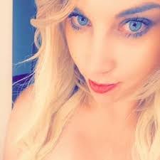 Melissa Cantwell's Instagram, Twitter & Facebook