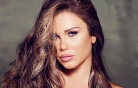 أثارت الفنانة اللبنانية نيكول سابا، خلال الساعات الماضية حالة من الجدل والبلبلة على مواقع التواصل الاجتماعى، بسبب تدوينه وصورة نشرتها عبر حسابها الشخصى على إنستجرام، وذلك لما تتضمنه الصورة من إيحاءات جنسية واضحة لا. Ù†ÙŠÙƒÙˆÙ„ Ø³Ø§Ø¨Ø§ ØªØºØ±Ø¯ Ø®Ø§Ø±Ø¬ Ø§Ù„Ø³Ø±Ø¨ ÙˆØ§Ù„Ø³Ø¨Ø¨ Ø§Ø¹ØªØ²Ø§Ù„ Ø¥Ù„ÙŠØ³Ø§ Ù…ØºØ±Ø¨ Ø§Ù†ØªØ±Ù†Ø§Ø´ÙŠÙˆÙ†Ø§Ù„ Ù„Ù„Ø£Ù†Ø¨Ø§Ø¡